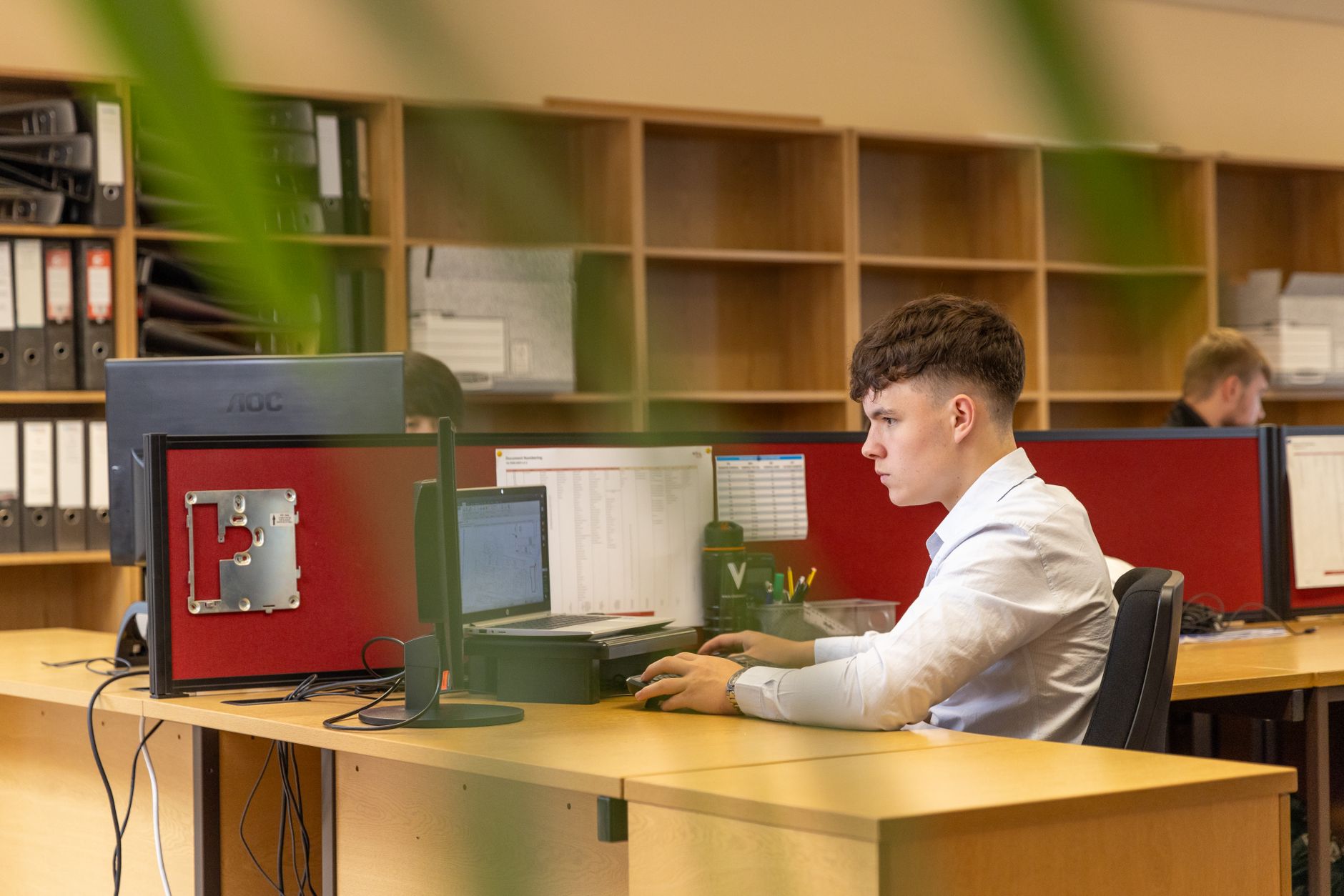 Modern office workers collaborating — four day week UK companies 2026 snapshot